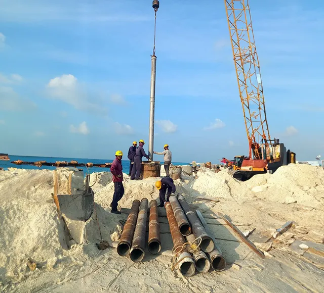 أكوام مملة في الموقع