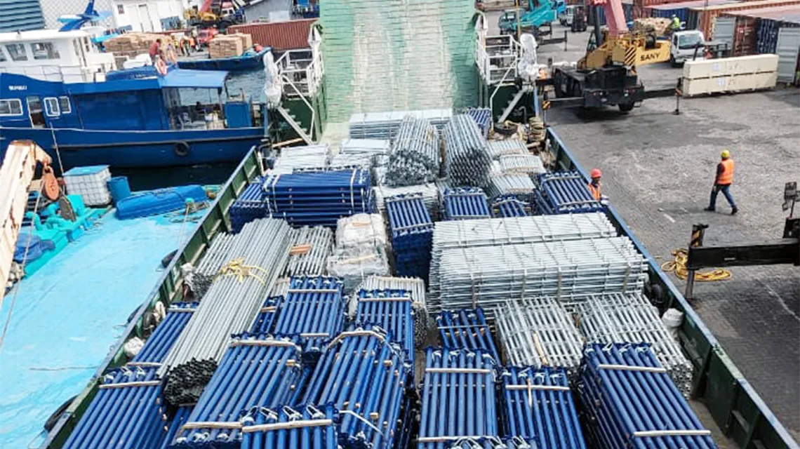 تفريغ عنصر السقالة من LCT إلى المنفذ الذكري