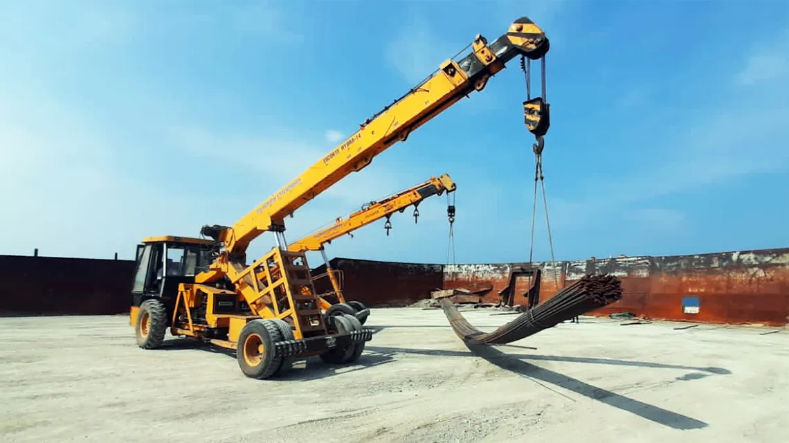 تحميل وتفريغ قضبان TMT