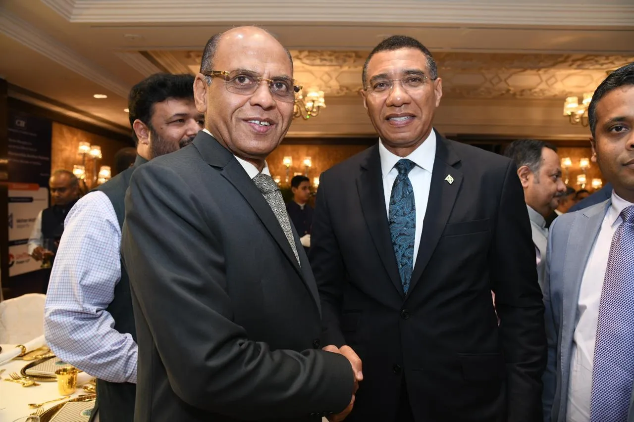 في فعالية اتحاد الصناعات الهندية في نيودلهي، ألقى راميش موثا، رئيس مجلس الإدارة والعضو المنتدب لشركة موهان موثا للصادرات، الكلمة الختامية تكريماً لرئيس وزراء جامايكا، الدكتور أندرو مايكل هولنيس.