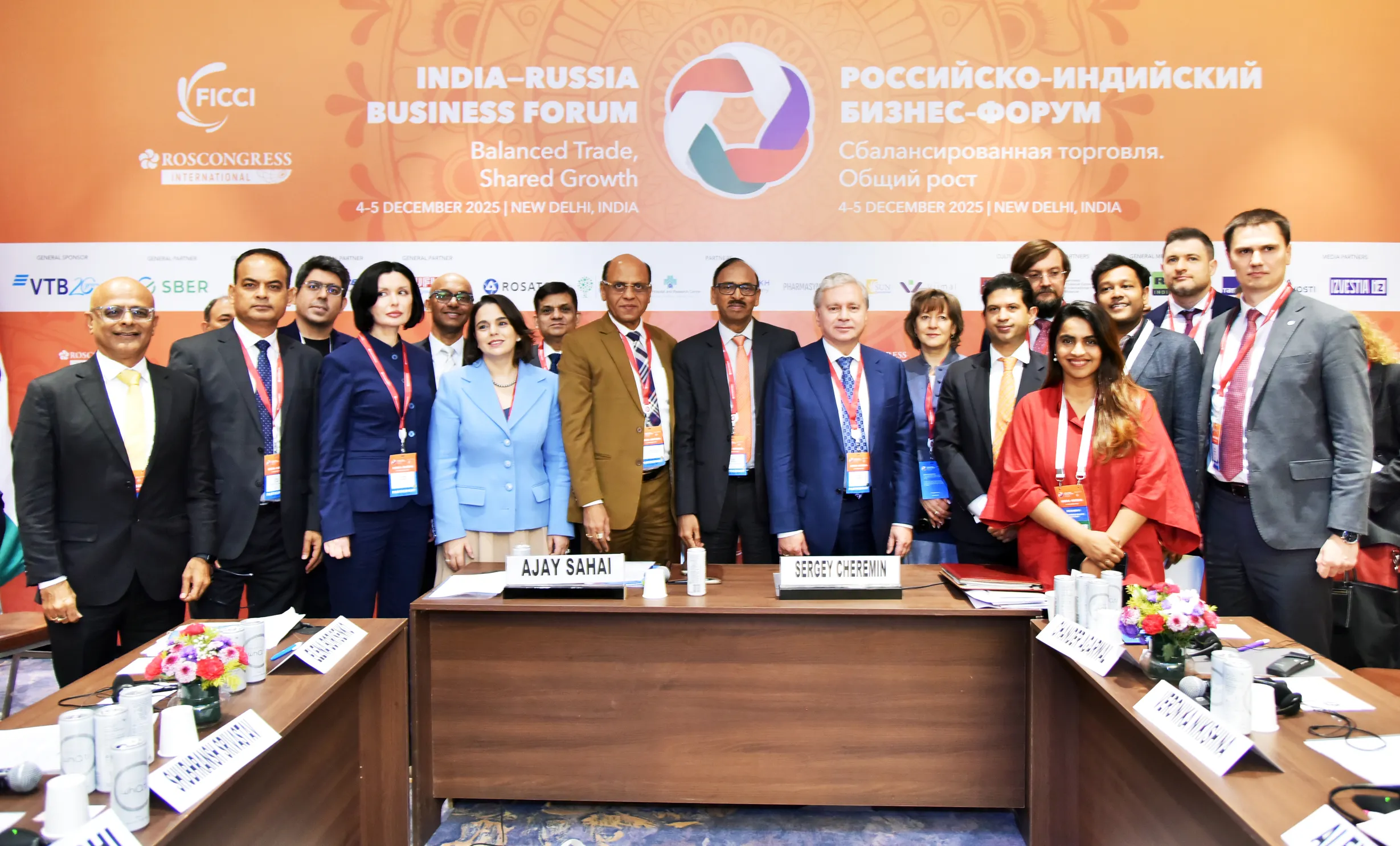 منتدى الأعمال الروسي – الهندي، يومي 4 و 5 ديسمبر 2025 في نيودلهي، عقدت جلسة نقاش مستديرة بين فلاديمير بوتين رئيس روسيا، وناريندرا مودي رئيس الوزراء الهندي.