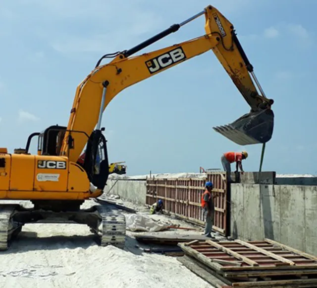 بناء جدار الرصيف في رحفالهو هورا