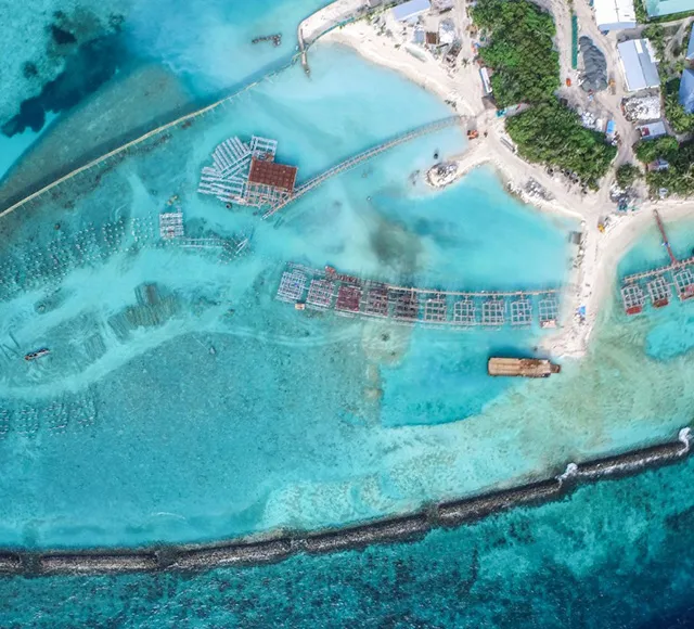 إنشاء منتجع أتموسفير كانيفوشي في جزيرة لافياني أتول.